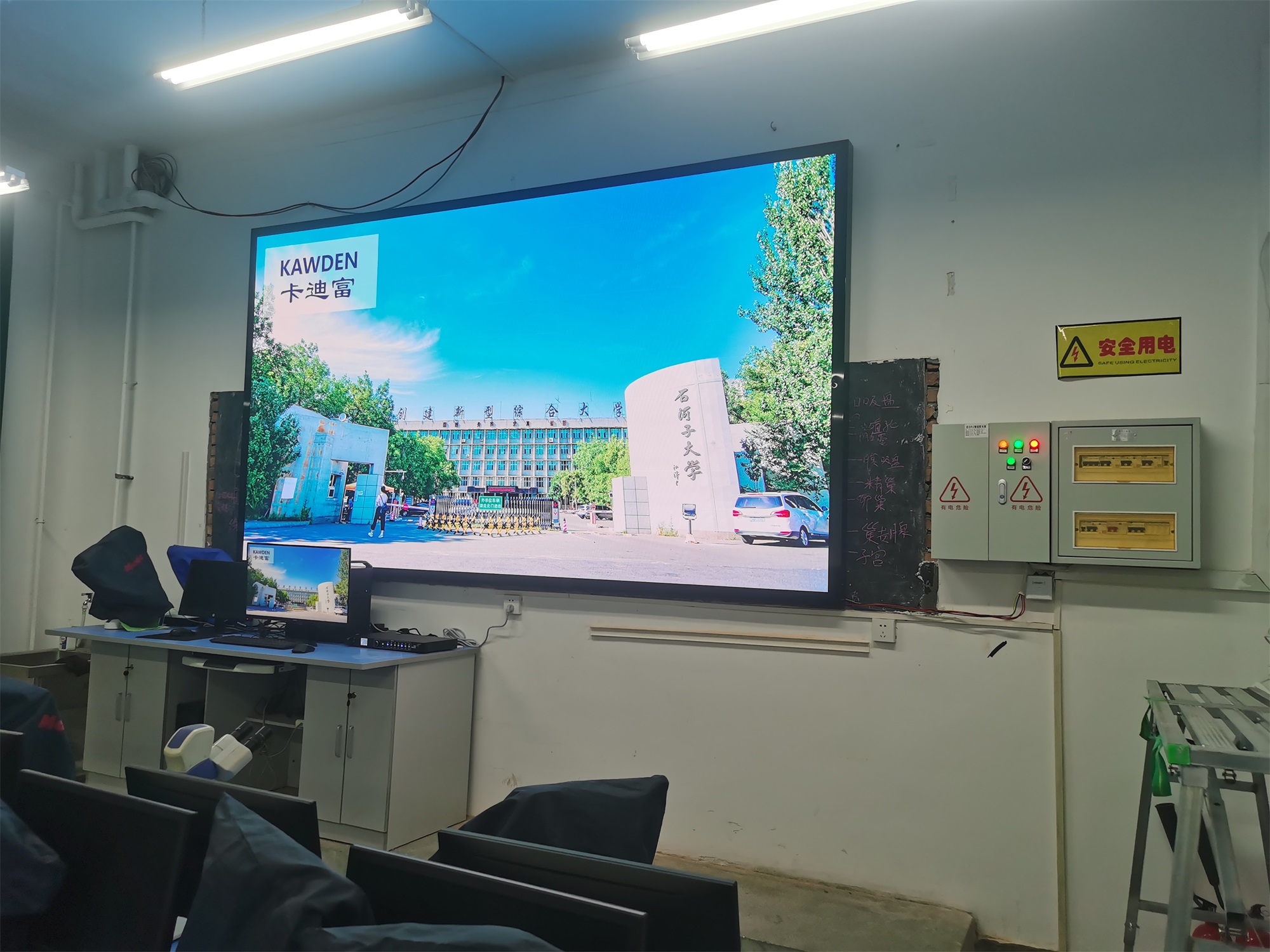 新疆石河子大學(xué)P1.53led顯示屏高清展示